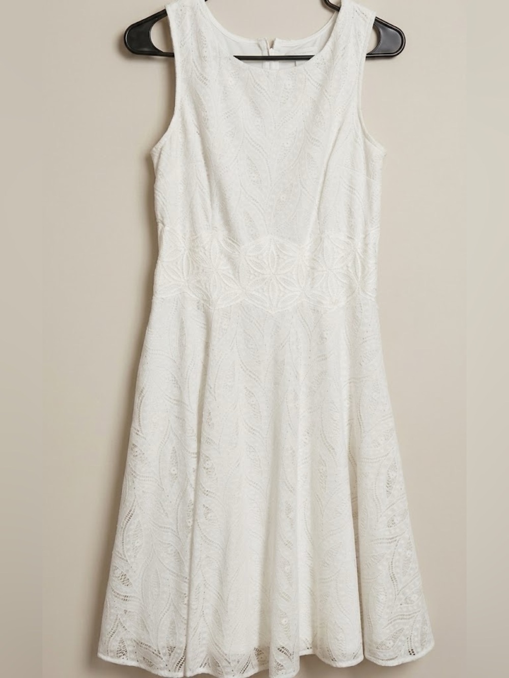 ~Lacey Lace ~ White New York & Company Sz (6)